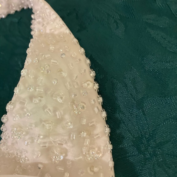 Beautiful halter top wedding dress - Picture 9 of 13